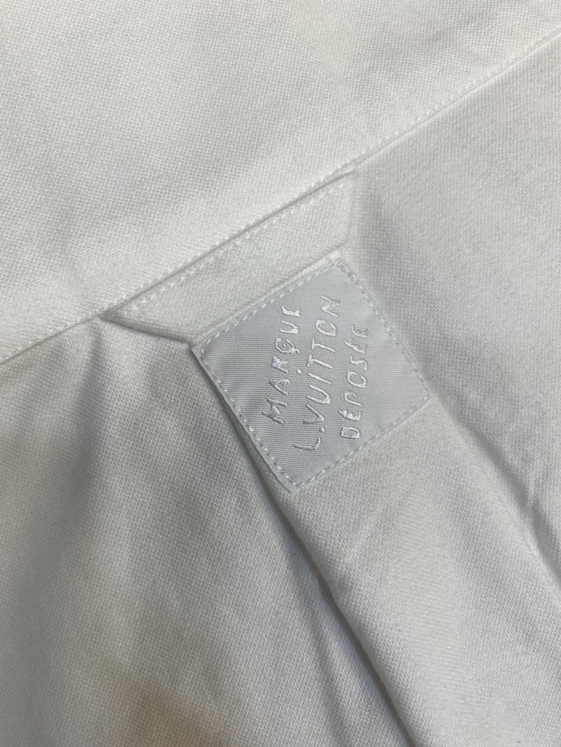 l0vis Vvtt0n shirt